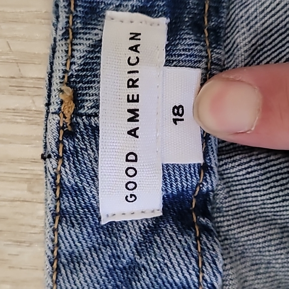 Good American women's size 18 jeans. - Picture 3 of 6
